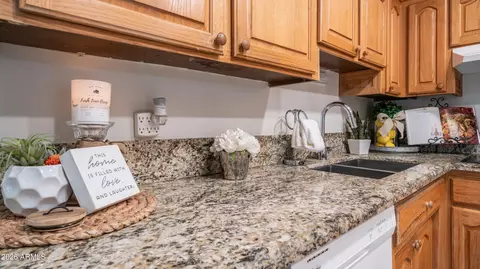 Kitchen - 413 E Balboa Dr, Tempe, AZ 85282 photo 1 of 5