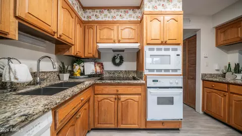 Kitchen - 413 E Balboa Dr, Tempe, AZ 85282 photo 3 of 5