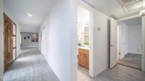 Entry Way - 413 E Balboa Dr, Tempe, AZ 85282 photo 3 of 4