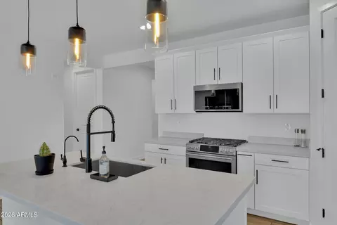 Kitchen - 10118 E Revolution Dr, Mesa, AZ 85212 photo 2 of 4