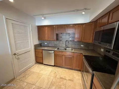 Kitchen - 6502 N Central Ave #C 103, Phoenix, AZ 85012 photo 3 of 4