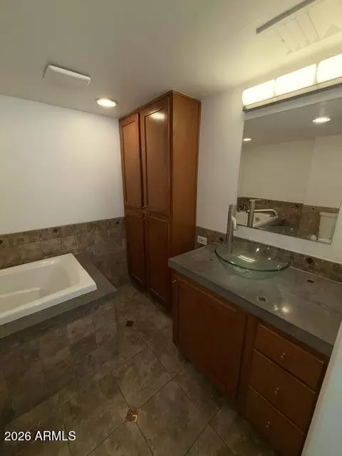 Bath - 6502 N Central Ave #C 103, Phoenix, AZ 85012 photo 7 of 8