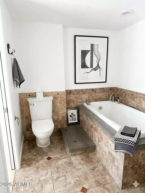 Bath - 6502 N Central Ave #C 103, Phoenix, AZ 85012 photo 1 of 8