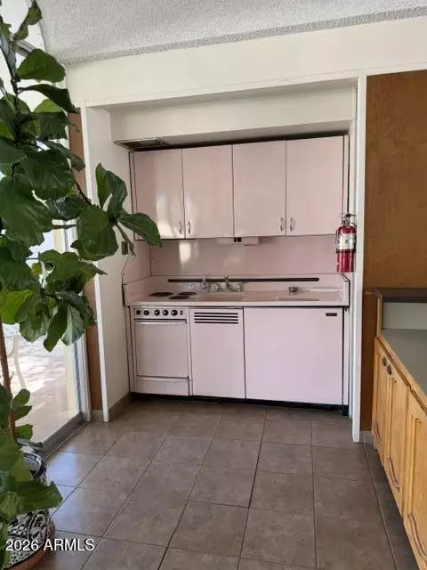 Kitchen - 6502 N Central Ave #C 103, Phoenix, AZ 85012 photo 4 of 4