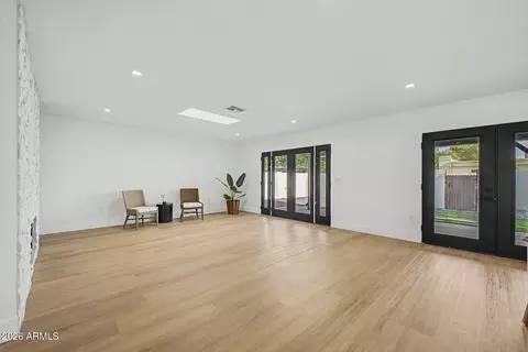 Living - 1835 E Manhatton Dr, Tempe, AZ 85282 photo 5 of 7