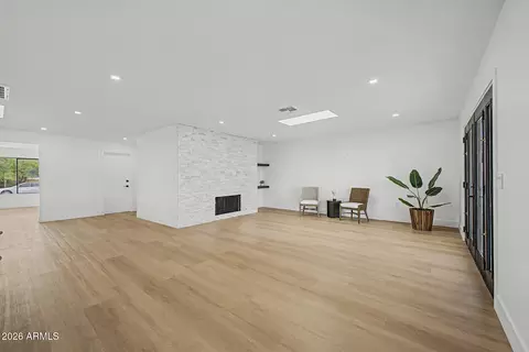 Living - 1835 E Manhatton Dr, Tempe, AZ 85282 photo 4 of 7