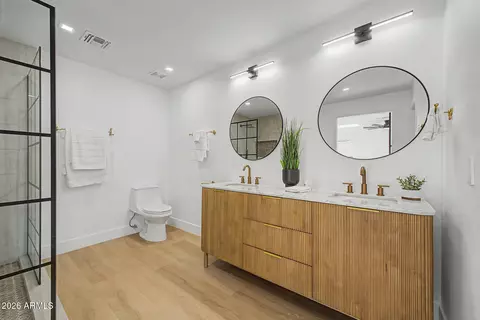 Bath - 1835 E Manhatton Dr, Tempe, AZ 85282 photo 4 of 4