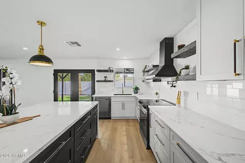 Kitchen - 1835 E Manhatton Dr, Tempe, AZ 85282 photo 4 of 5
