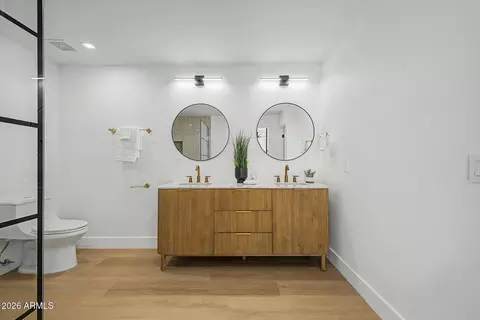 Bath - 1835 E Manhatton Dr, Tempe, AZ 85282 photo 3 of 4