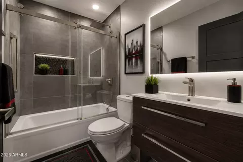 Bath - 3421 W Pershing Ave, Phoenix, AZ 85029 photo 1 of 2