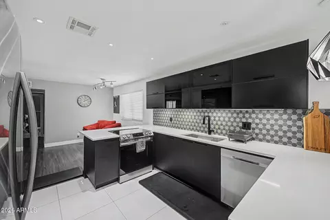 Kitchen - 3421 W Pershing Ave, Phoenix, AZ 85029 photo 1 of 3