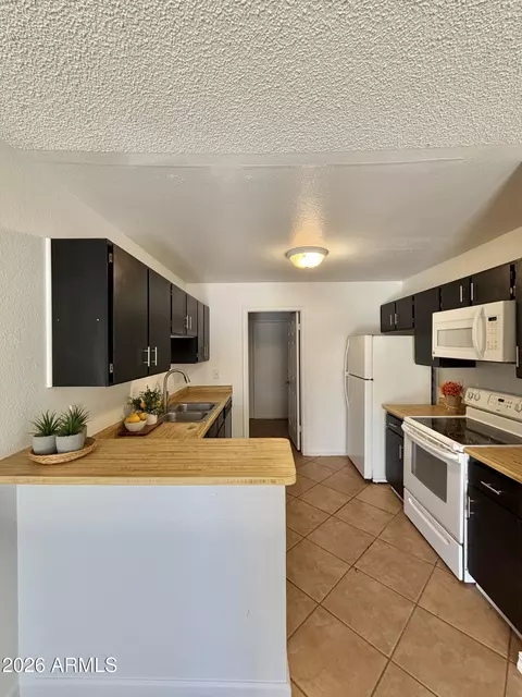 Kitchen - 457 E 9th Ave, Mesa, AZ 85204 photo 7 of 13