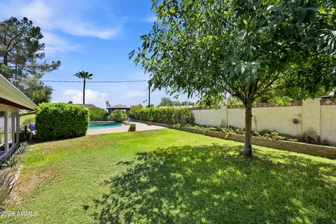 Exterior - 3827 E Mercer Ln, Phoenix, AZ 85028 photo 6 of 11