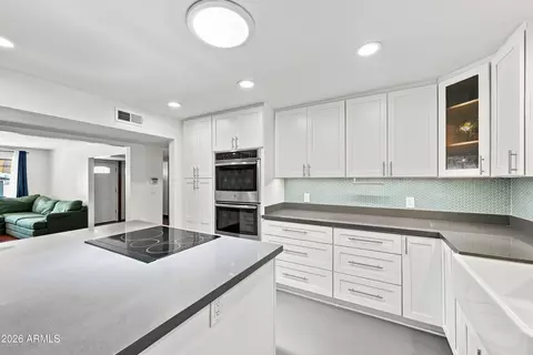 Kitchen - 3827 E Mercer Ln, Phoenix, AZ 85028 photo 4 of 4