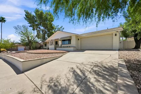 Exterior - 3827 E Mercer Ln, Phoenix, AZ 85028 photo 7 of 11