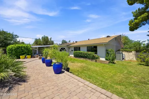 Exterior - 3827 E Mercer Ln, Phoenix, AZ 85028 photo 8 of 11