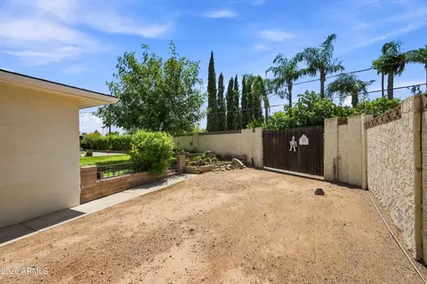 Exterior - 3827 E Mercer Ln, Phoenix, AZ 85028 photo 9 of 11