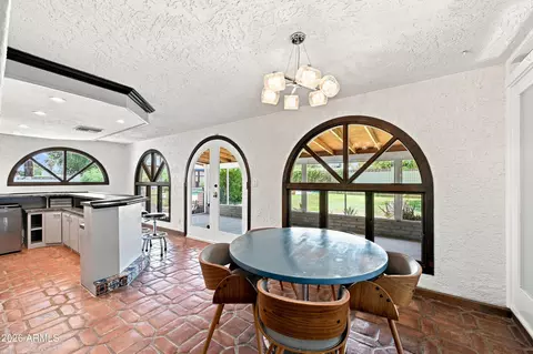 Dining - 3827 E Mercer Ln, Phoenix, AZ 85028 photo 2 of 2