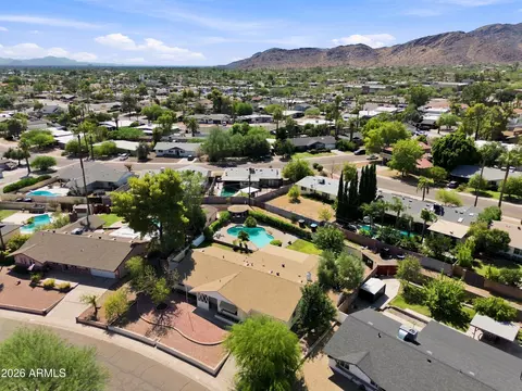 View/Area - 3827 E Mercer Ln, Phoenix, AZ 85028 photo 2 of 3
