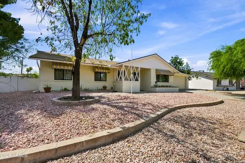 Exterior - 3827 E Mercer Ln, Phoenix, AZ 85028 photo 2 of 11
