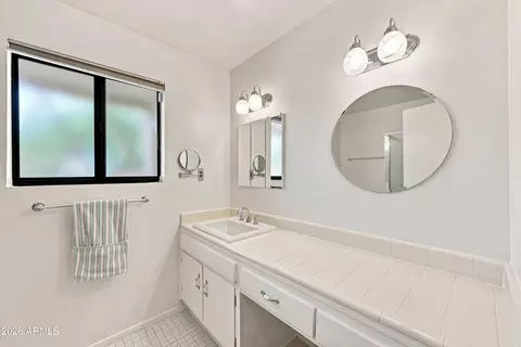 Bath - 3827 E Mercer Ln, Phoenix, AZ 85028 photo 1 of 2