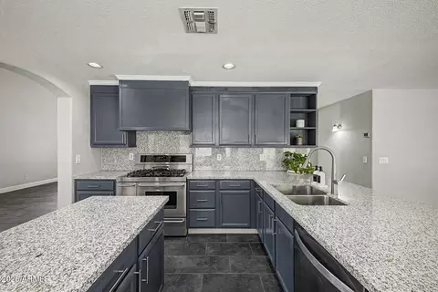 Kitchen - 1098 S Roca St, Gilbert, AZ 85296 photo 4 of 5