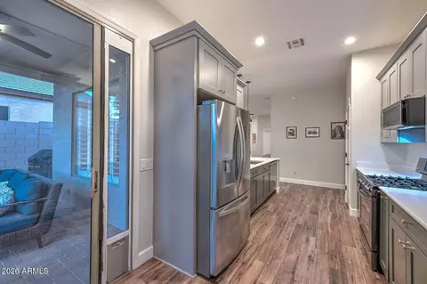 Kitchen - 4236 E Tether Trl, Phoenix, AZ 85050 photo 6 of 8