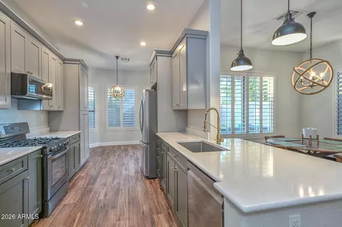 Kitchen - 4236 E Tether Trl, Phoenix, AZ 85050 photo 3 of 8