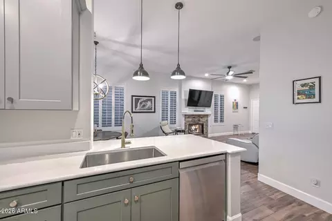 Kitchen - 4236 E Tether Trl, Phoenix, AZ 85050 photo 4 of 8