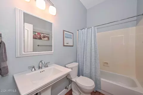 Bath - 4236 E Tether Trl, Phoenix, AZ 85050 photo 1 of 5