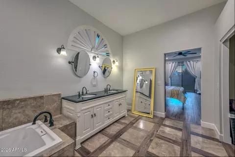 Bath - 4236 E Tether Trl, Phoenix, AZ 85050 photo 4 of 5