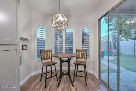 Dining - 4236 E Tether Trl, Phoenix, AZ 85050 photo 3 of 3