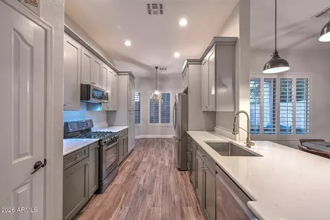 Kitchen - 4236 E Tether Trl, Phoenix, AZ 85050 photo 5 of 8