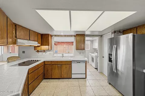 Kitchen - 2302 E Lincoln Cir, Phoenix, AZ 85016 photo 2 of 3