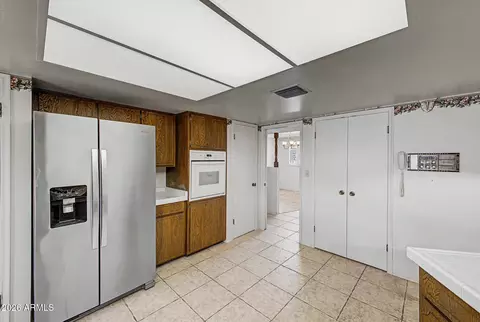 Kitchen - 2302 E Lincoln Cir, Phoenix, AZ 85016 photo 3 of 3