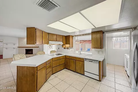 Kitchen - 2302 E Lincoln Cir, Phoenix, AZ 85016 photo 1 of 3