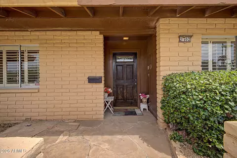 Exterior - 2302 E Lincoln Cir, Phoenix, AZ 85016 photo 4 of 8