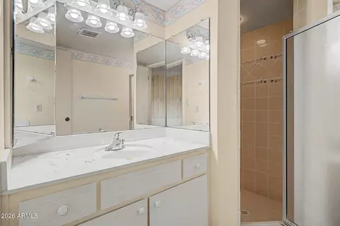 Bath - 2302 E Lincoln Cir, Phoenix, AZ 85016 photo 1 of 4