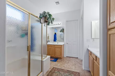 Bath - 4665 E Blue Spruce Ln, Gilbert, AZ 85298 photo 2 of 4