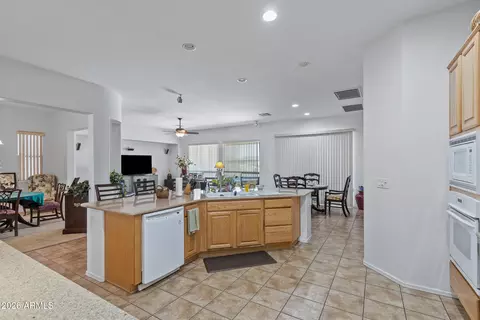 Kitchen - 4665 E Blue Spruce Ln, Gilbert, AZ 85298 photo 4 of 5