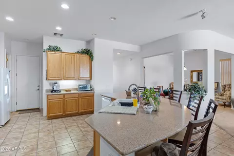 Kitchen - 4665 E Blue Spruce Ln, Gilbert, AZ 85298 photo 2 of 5