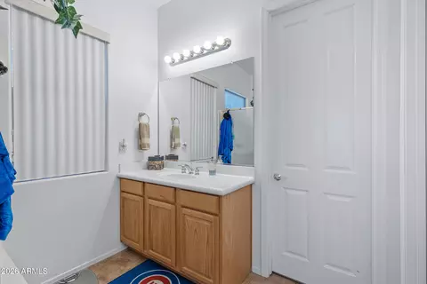 Bath - 4665 E Blue Spruce Ln, Gilbert, AZ 85298 photo 3 of 4