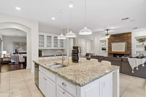 Kitchen - 3986 E Beechnut Pl, Chandler, AZ 85249 photo 8 of 9