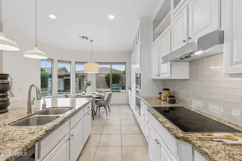 Kitchen - 3986 E Beechnut Pl, Chandler, AZ 85249 photo 3 of 9