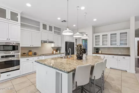 Kitchen - 3986 E Beechnut Pl, Chandler, AZ 85249 photo 7 of 9