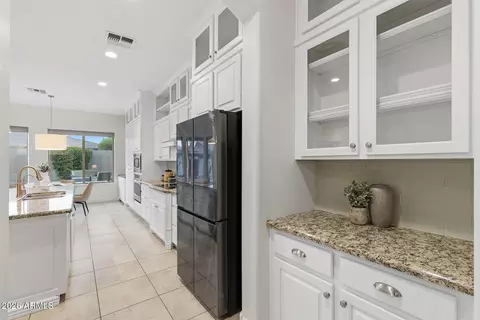 Kitchen - 3986 E Beechnut Pl, Chandler, AZ 85249 photo 4 of 9