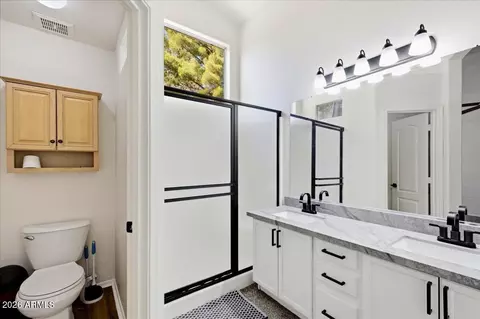 Bath - 5712 E Gable Ave, Mesa, AZ 85206 photo 2 of 2