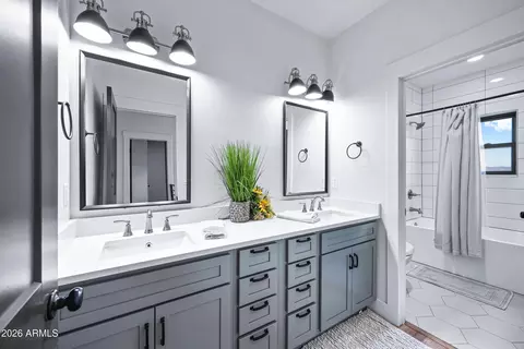 Bath - 1019 S Juniper St, Eagar, AZ 85925 photo 6 of 8