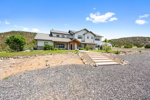 Exterior - 1019 S Juniper St, Eagar, AZ 85925 photo 2 of 16