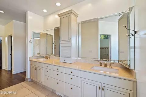 Bath - 1435 E Rancho Dr, Phoenix, AZ 85014 photo 10 of 10